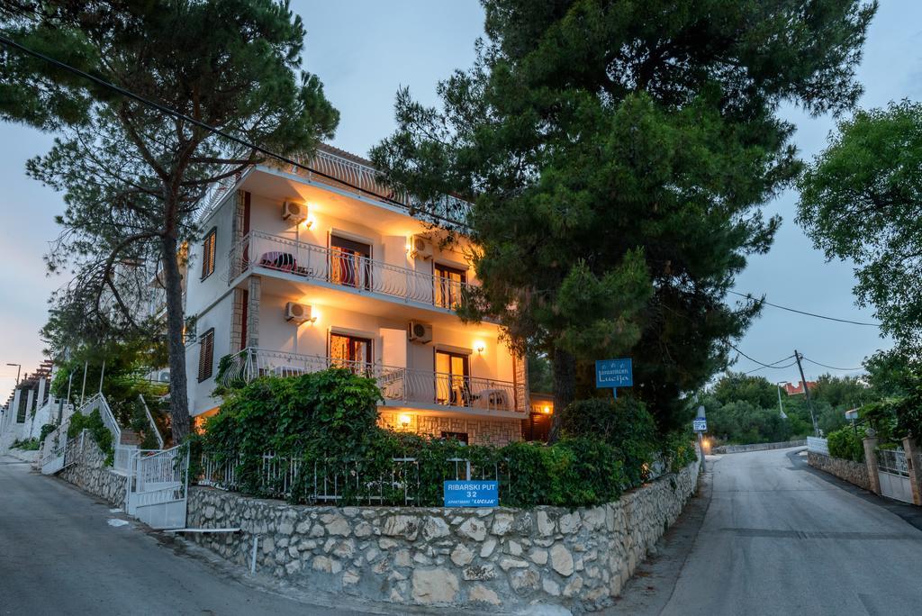 Apartments Lucija 特罗吉尔 外观 照片